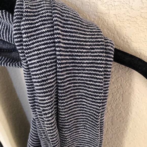 American Eagle Circle Scarf Black and White Stripe - Picture 2 of 3